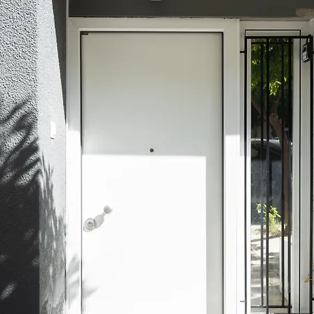 Peaceful Urban Oasis Apt In